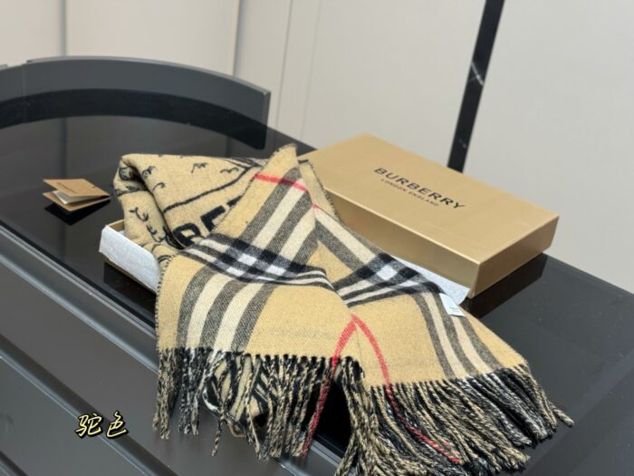 Burberry Double-Sided Cashmere Scarf Knight Emblem & Check Pattern Reversible An Excellent Choice For Personal Use Or As A Gift - Image 2