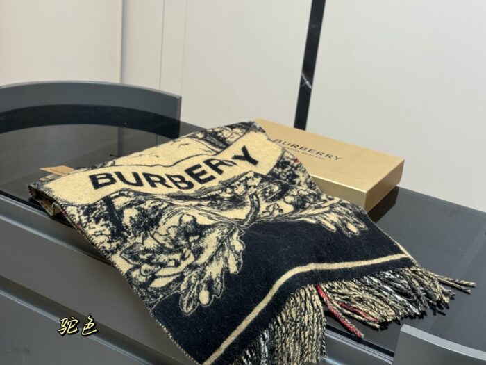 Burberry Double-Sided Cashmere Scarf Knight Emblem & Check Pattern Reversible An Excellent Choice For Personal Use Or As A Gift - Image 3