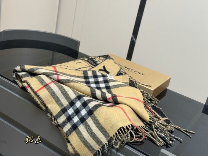 Burberry Double-Sided Cashmere Scarf Knight Emblem & Check Pattern Reversible An Excellent Choice For Personal Use Or As A Gift - Image 4