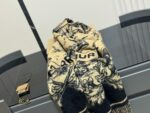 Burberry Double-Sided Cashmere Scarf Knight Emblem & Check Pattern Reversible An Excellent Choice For Personal Use Or As A Gift - Image 5