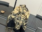 Burberry Double-Sided Cashmere Scarf Knight Emblem & Check Pattern Reversible An Excellent Choice For Personal Use Or As A Gift - Image 6