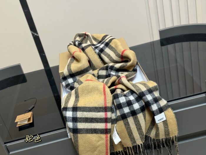 Burberry Double-Sided Cashmere Scarf Knight Emblem & Check Pattern Reversible An Excellent Choice For Personal Use Or As A Gift - Image 8