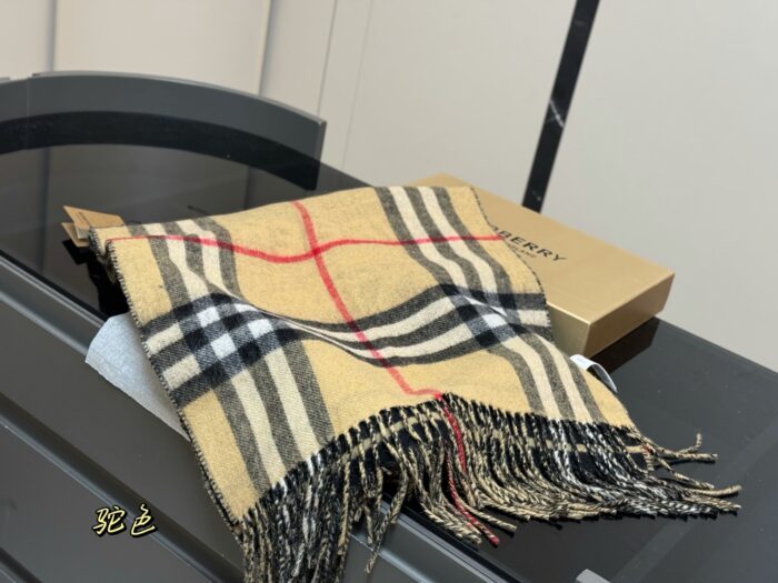 Burberry Double-Sided Cashmere Scarf Knight Emblem & Check Pattern Reversible An Excellent Choice For Personal Use Or As A Gift - Image 9