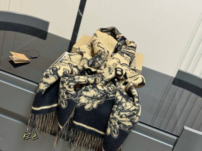 Burberry Double-Sided Cashmere Scarf Knight Emblem & Check Pattern Reversible Ideal For Personal Use Or As A Gift - Image 6