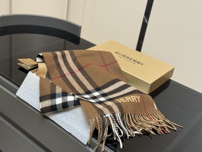 Burberry Classic Large Check Wool & Silk Scarf - Soft Texture - Suitable For Gentlemen - Image 3