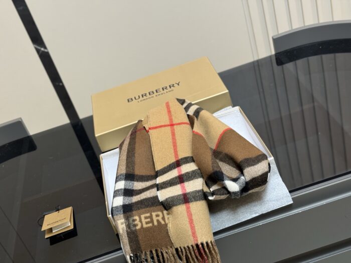 Burberry Classic Large Check Wool & Silk Scarf - Soft Texture - Suitable For Gentlemen - Image 7