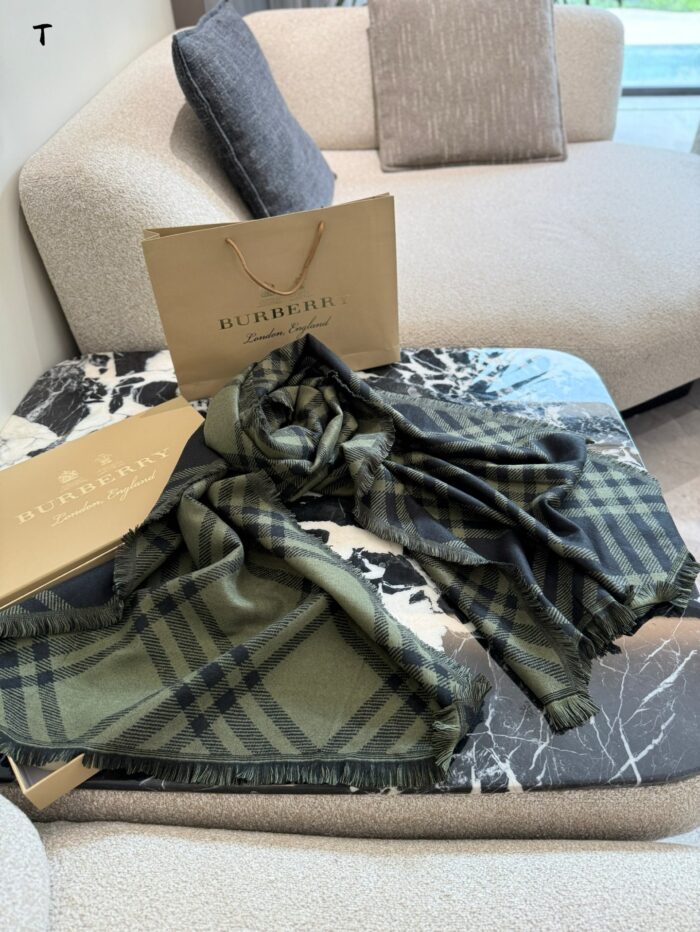 Burberry Check Fringe Scarf Soft Against The Skin, Non-Irritating - Image 2
