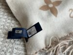 Louis Vuitton Authentic Cashmere (Chip Design) Scarf Classic Floral Logo Pattern Comfortable, Warm And Versatile - Image 4