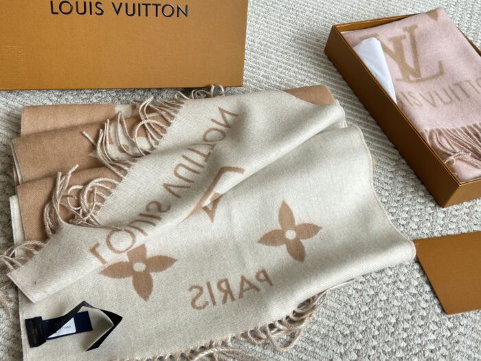 Louis Vuitton Authentic Cashmere (Chip Design) Scarf Classic Floral Logo Pattern Comfortable, Warm And Versatile - Image 5