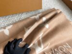 Louis Vuitton Authentic Cashmere (Chip Design) Scarf Classic Floral Logo Pattern Comfortable, Warm And Versatile - Image 6