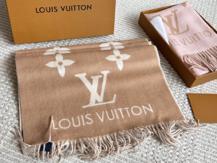 Louis Vuitton Authentic Cashmere (Chip Design) Scarf Classic Floral Logo Pattern Comfortable, Warm And Versatile - Image 9