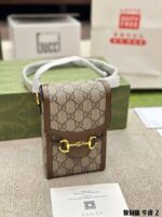 Gucci 1955 Vintage Series Replica Calfskin Phone Pouch Double G Pattern Horse Bit Buckle Adjustable Shoulder Strap Hard-Wearing And Versatile