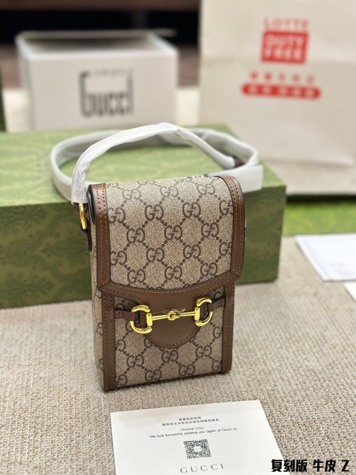 Gucci 1955 Vintage Series Replica Calfskin Phone Pouch Double G Pattern Horse Bit Buckle Adjustable Shoulder Strap Hard-Wearing And Versatile - Image 1