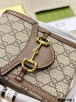 Gucci 1955 Vintage Series Replica Calfskin Phone Pouch Double G Pattern Horse Bit Buckle Adjustable Shoulder Strap Hard-Wearing And Versatile - Image 3