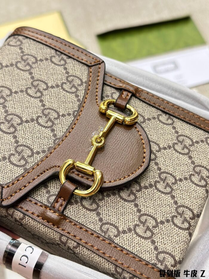 Gucci 1955 Vintage Series Replica Calfskin Phone Pouch Double G Pattern Horse Bit Buckle Adjustable Shoulder Strap Hard-Wearing And Versatile - Image 3