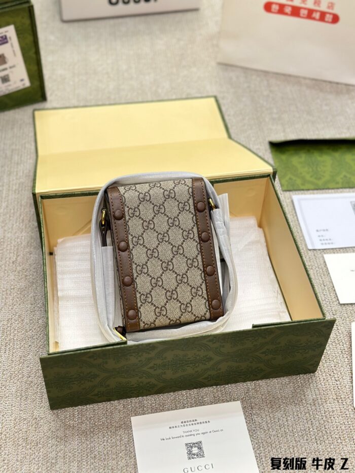 Gucci 1955 Vintage Series Replica Calfskin Phone Pouch Double G Pattern Horse Bit Buckle Adjustable Shoulder Strap Hard-Wearing And Versatile - Image 4