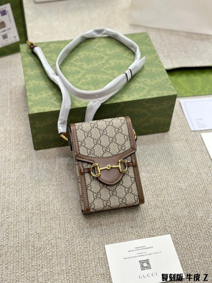 Gucci 1955 Vintage Series Replica Calfskin Phone Pouch Double G Pattern Horse Bit Buckle Adjustable Shoulder Strap Hard-Wearing And Versatile - Image 6