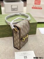 Gucci 1955 Vintage Series Replica Calfskin Phone Pouch Double G Pattern Horse Bit Buckle Adjustable Shoulder Strap Hard-Wearing And Versatile - Image 7