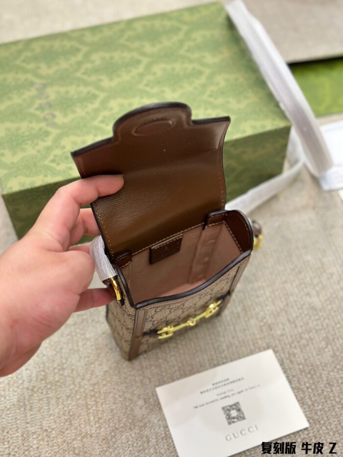 Gucci 1955 Vintage Series Replica Calfskin Phone Pouch Double G Pattern Horse Bit Buckle Adjustable Shoulder Strap Hard-Wearing And Versatile - Image 9