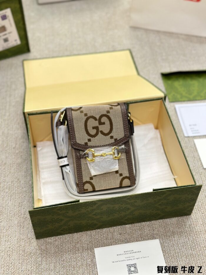 Gucci 1955 Vintage Series Replica Calfskin Phone Pouch Double G Pattern Horse Bit Buckle Adjustable Shoulder Strap Hard-Wearing And Versatile - Image 11