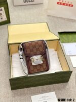 Gucci 1955 Vintage Series Replica Calfskin Phone Pouch Double G Pattern Horse Bit Buckle Adjustable Shoulder Strap Hard-Wearing And Versatile - Image 14