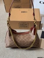 Coach Juliet Hobo Shoulder Bag Black Oil-Waxed Leather Full Zip Closure Retro Sweet-Edgy Aesthetic With Charm - Image 2