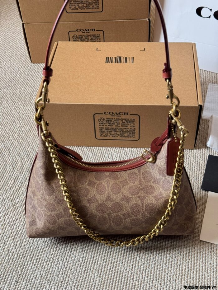 Coach Juliet Hobo Shoulder Bag Black Oil-Waxed Leather Full Zip Closure Retro Sweet-Edgy Aesthetic With Charm - Image 2