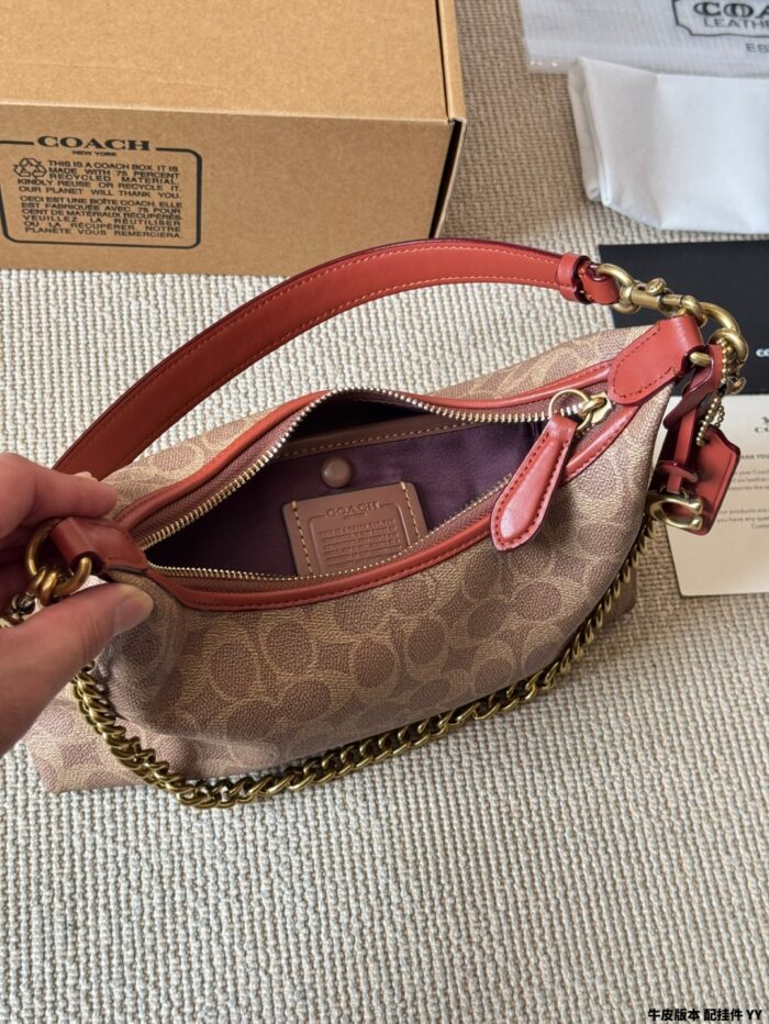 Coach Juliet Hobo Shoulder Bag Black Oil-Waxed Leather Full Zip Closure Retro Sweet-Edgy Aesthetic With Charm - Image 9