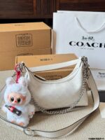 Coach Juliet Hobo Shoulder Bag Black Oil-Waxed Leather Full Zip Closure Retro Sweet-Edgy Aesthetic With Charm - Image 13