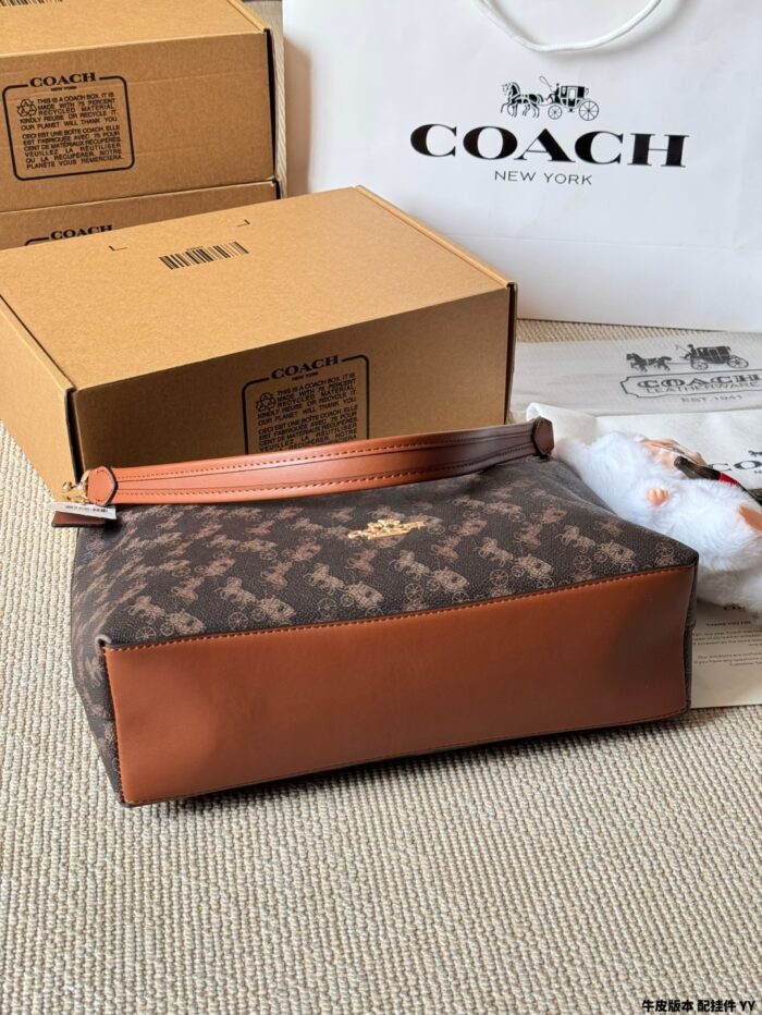 Coach Laurel Wander Bag (With Charm) Classic Moon Bag With Generous Capacity - Image 8