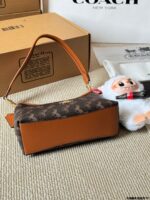 Coach Laurel 19 Mini Wander Bag - New Everyday Crossbody Style - Image 7