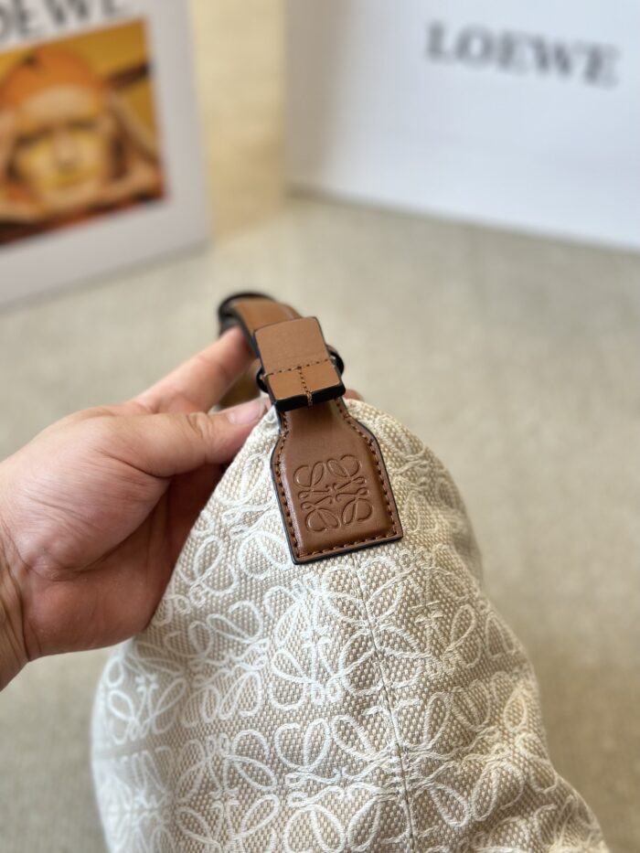 Loewe Ss24 Cubi Bento Bag Embroidered Design Adjustable Shoulder Strap Effortlessly Chic Underarm Bag - Image 5