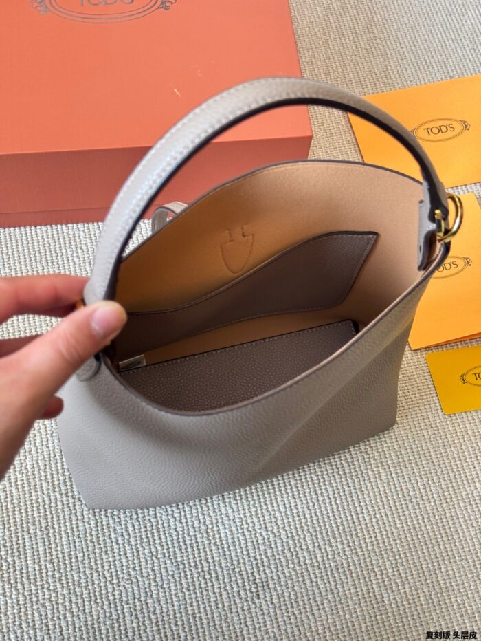 Tod'S Replica Edition Cowhide Shoulder Tote Minimalist, Practical, Lightweight And Hard-Wearing - Image 9