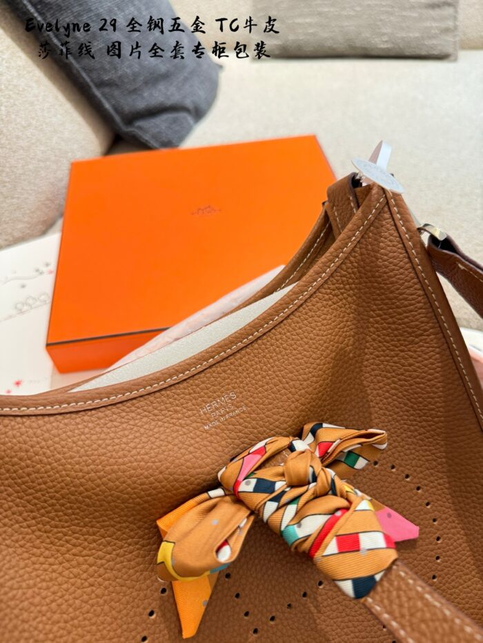 Hermès Evelyne 29 Tc Calfskin Leather With Full Steel Hardware And Safir Thread Casual Large Capacity Bag - Image 6