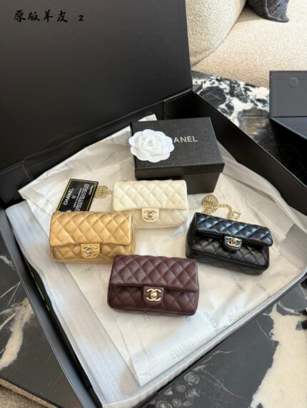 Chanel 25A Maison D'Art Ultra-Mini Pearl Heart Cf Pendant Bag