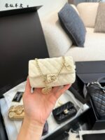 Chanel 25A Maison D'Art Ultra-Mini Pearl Heart Cf Pendant Bag - Image 2