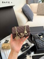 Chanel 25A Maison D'Art Ultra-Mini Pearl Heart Cf Pendant Bag - Image 4