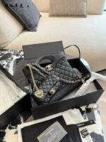 Chanel 25A Maison D'Art Ultra-Mini Pearl Heart Cf Pendant Bag - Image 8