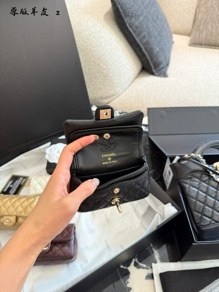 Chanel 25A Maison D'Art Ultra-Mini Pearl Heart Cf Pendant Bag - Image 9