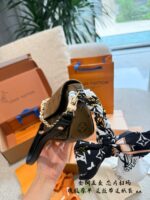 Louis Vuitton Wallet On Chain Ivy Handbag Upgraded Version With Full Steel Hardware Reversed-Colour Flap Black Shoulder Strap - Image 4