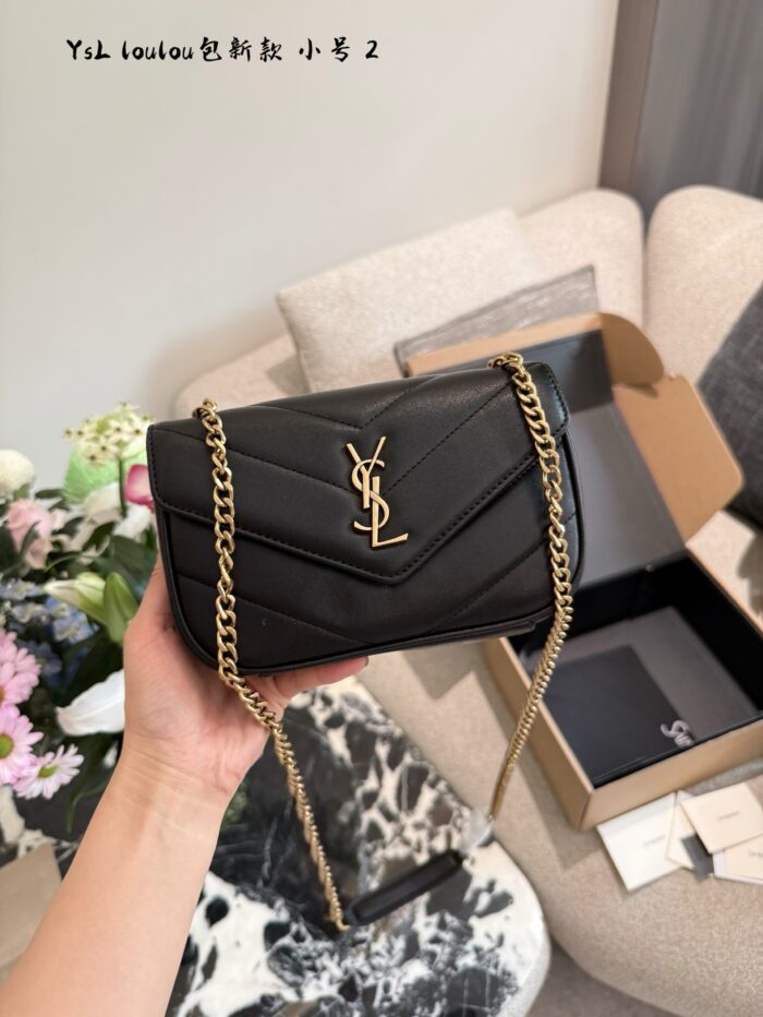 Yves Saint Laurent 25 Pre-Spring Loulou Lambskin Herringbone Quilted Envelope Bag With Chain Strap For Shoulder Or Crossbody Wear - Image 6