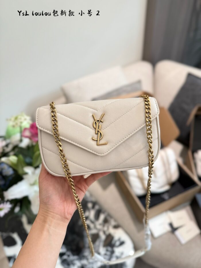 Yves Saint Laurent 25 Pre-Spring Loulou Lambskin Herringbone Quilted Top-Stitch Chain Strap Handbag - Image 2