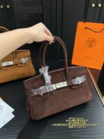 Hermès Birkin Horizontal Suede Platinum Bag Retro Chic Structured Simplicity - Image 2