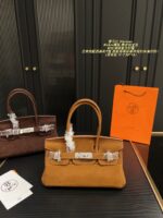 Hermès Birkin Horizontal Suede Platinum Bag Retro Chic Structured Simplicity - Image 11