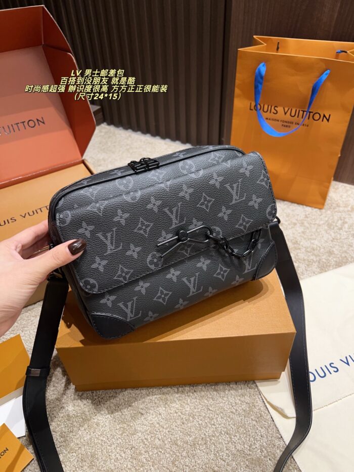 Louis Vuitton Men'S Messenger Bag Chip Edition Stylish And Versatile Highly Recognisable Generous Capacity - Image 2