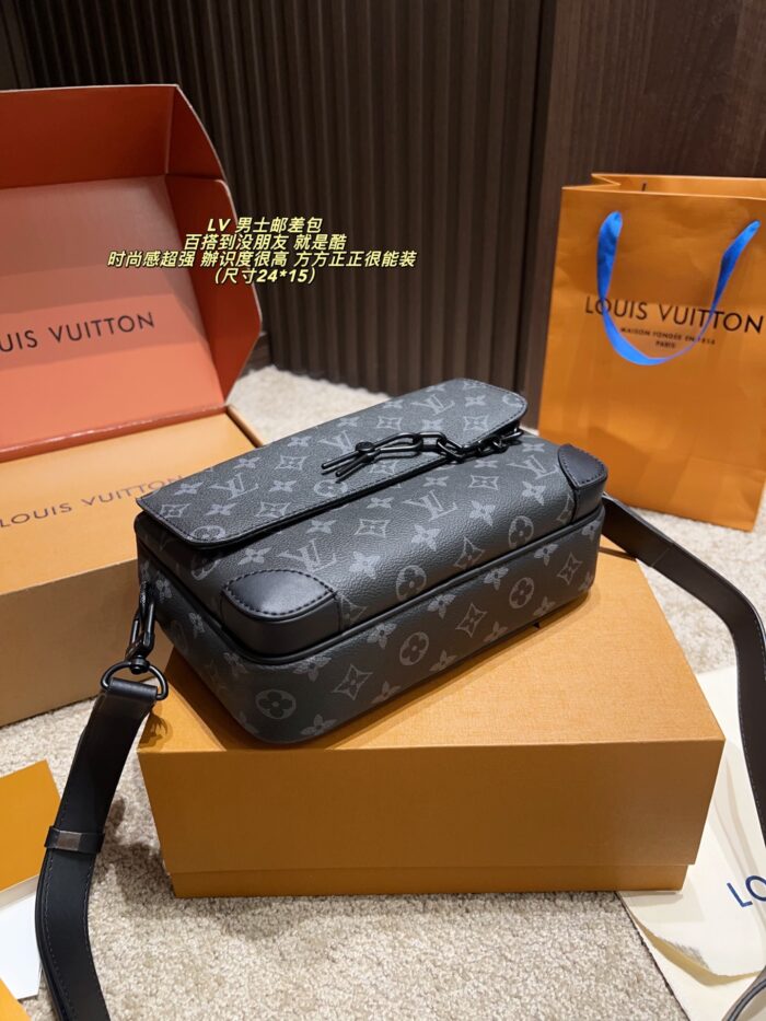 Louis Vuitton Men'S Messenger Bag Chip Edition Stylish And Versatile Highly Recognisable Generous Capacity - Image 3