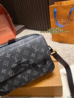 Louis Vuitton Men'S Messenger Bag Chip Edition Stylish And Versatile Highly Recognisable Generous Capacity - Image 9