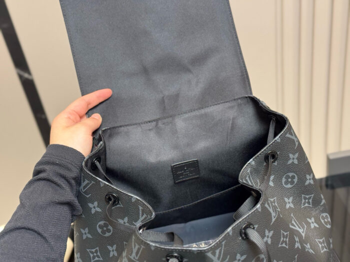 Louis Vuitton Lv Discovery Backpack Large Capacity Casual & Business Men'S Style - Image 4