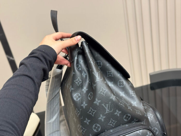 Louis Vuitton Lv Discovery Backpack Large Capacity Casual & Business Men'S Style - Image 6