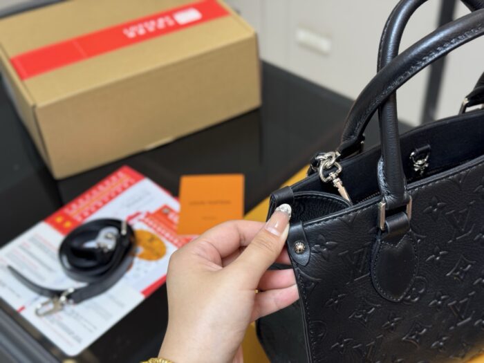 Louis Vuitton On The Go Jungle Shopping Bag Hidden Shoulder Strap For Single-Shoulder Or Hand-Carry Use - Image 3
